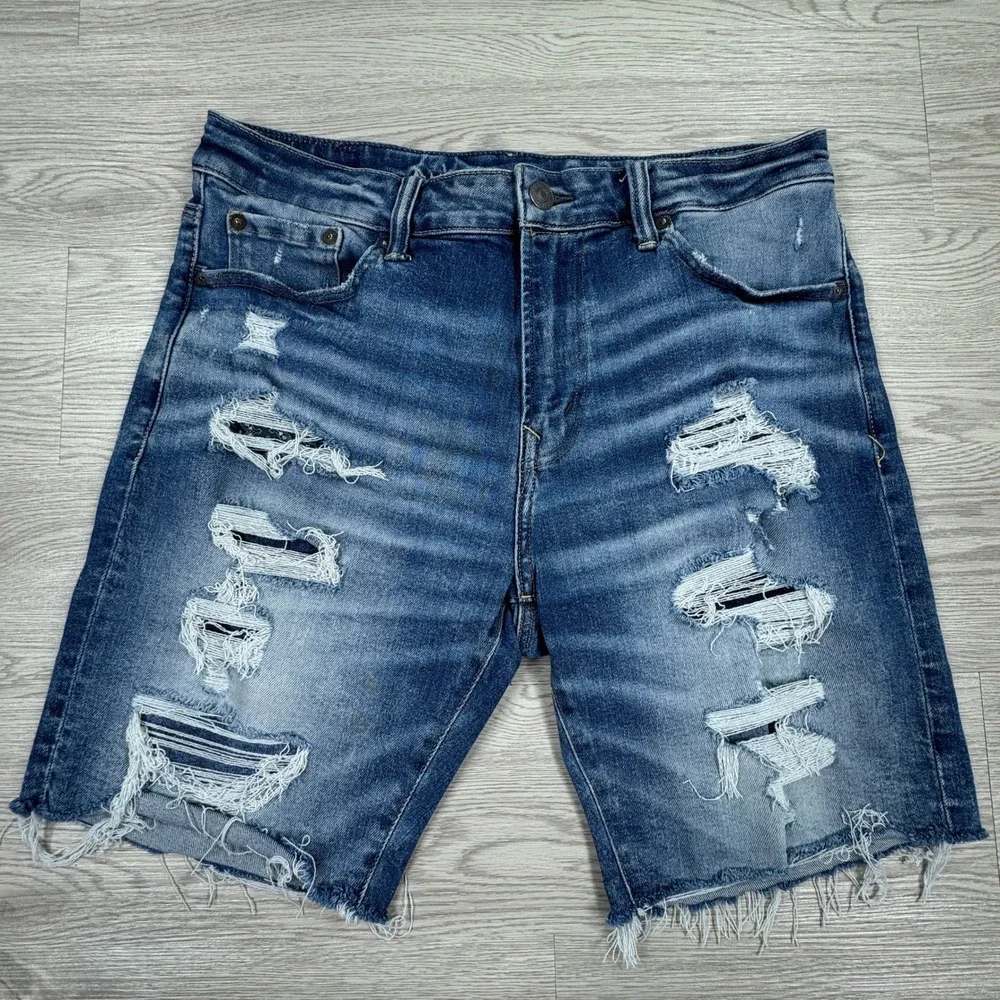 American Eagle Men's Denim Shorts Athletic Fit Distressed Blue 32 Raw Hem Ripped